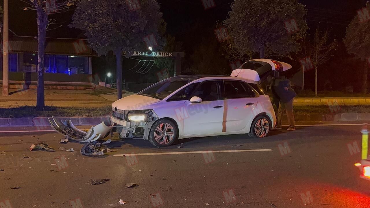 Kazayı ucuz atlattılar: İki araç birbirine girdi!