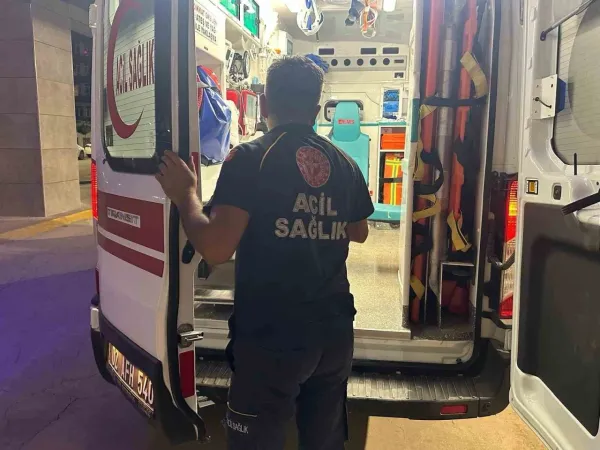 Kendini bıçaklayarak yaraladı