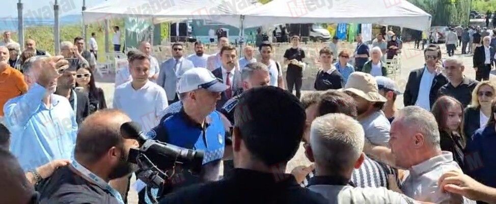 Kestel Belediyesi'nin fotoğrafçısı gazetecilerin önüne geçince bu görüntüler yaşandı