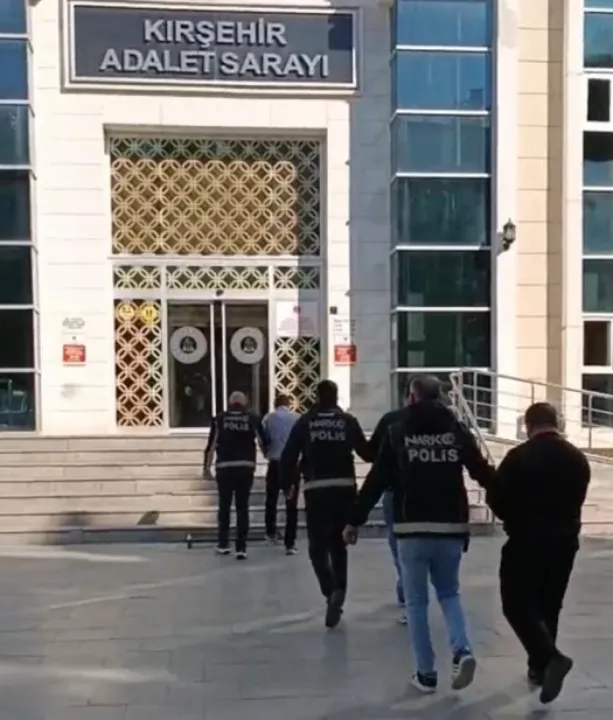 Kırşehir’de uyuşturucu operasyonu: 3 tutuklama