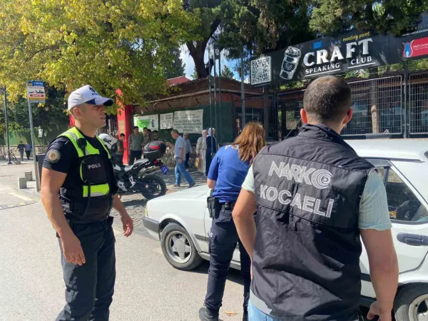 Kocaeli’de 26 ekip, okul çevrelerini narkotik ablukaya aldı