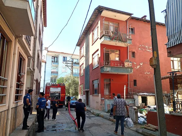 Kocaeli'de apartman dairesinde çıkan yangın söndürüldü