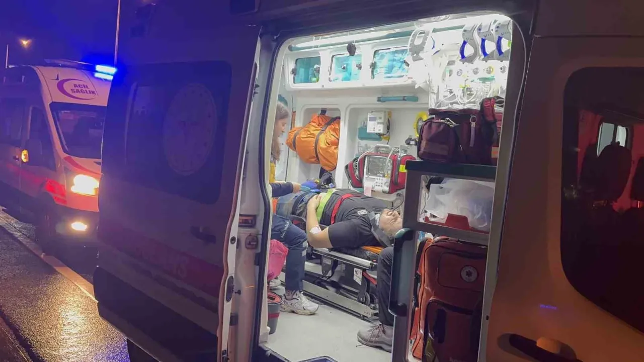 Kocaeli’de feci kaza: Sürücü yola fırladı, araç ters döndü