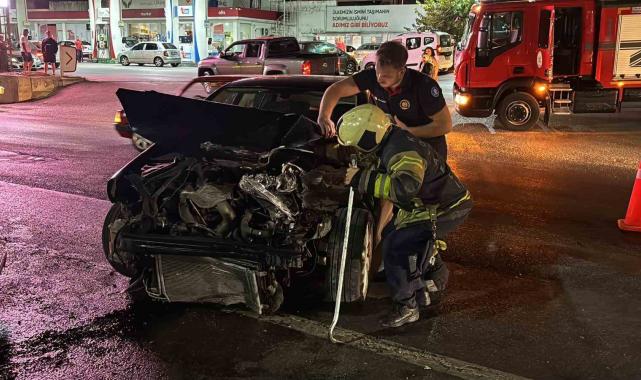 Kocaeli'de iki otomobil çarpıştı: 4 yaralı