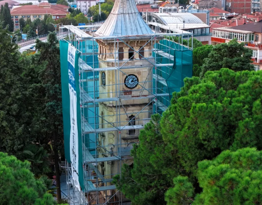 Kocaeli'nin simgelerinden tarihi saat kulesinin restorasyonu yıl sonunda tamamlanacak