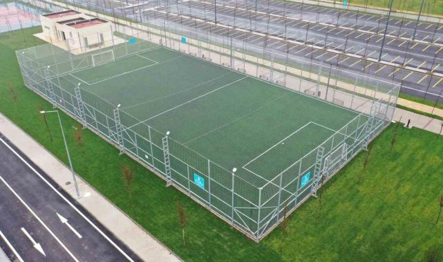 Kocaeli'ye 11 yeni futbol sahası kazandırıldı
