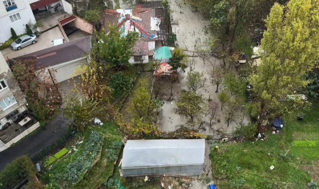 Küçükçekmece'de site otoparkını su bastı