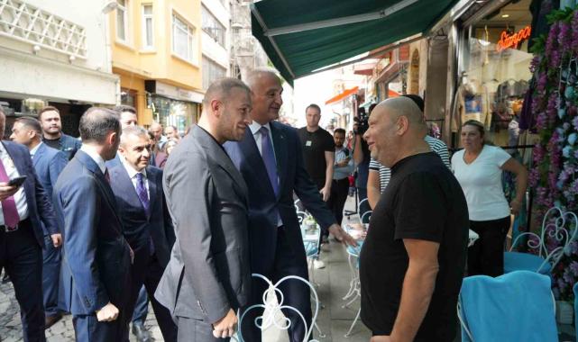 Kültür ve Turizm Bakanı Ersoy, İstiklal Caddesi esnafını ziyaret etti