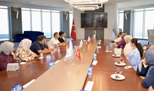 LGS'de dereceye giren öğrencileri Başkan Vekili Aksoy makamında ağırladı