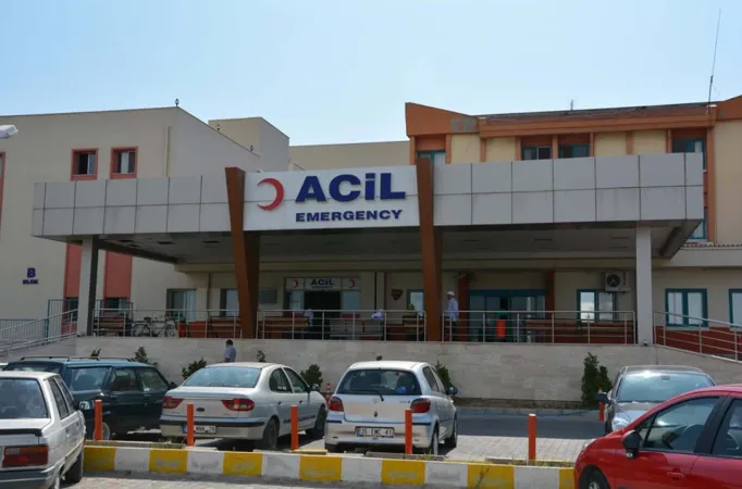 Lise öğrencisi babasını öldürüp, annesini yaraladıktan sonra intihara kalkıştı