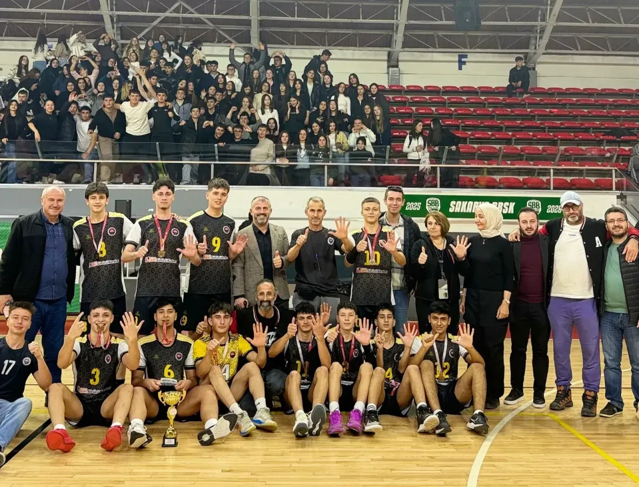 Liseler arası voleybol turnuvasında şampiyon 