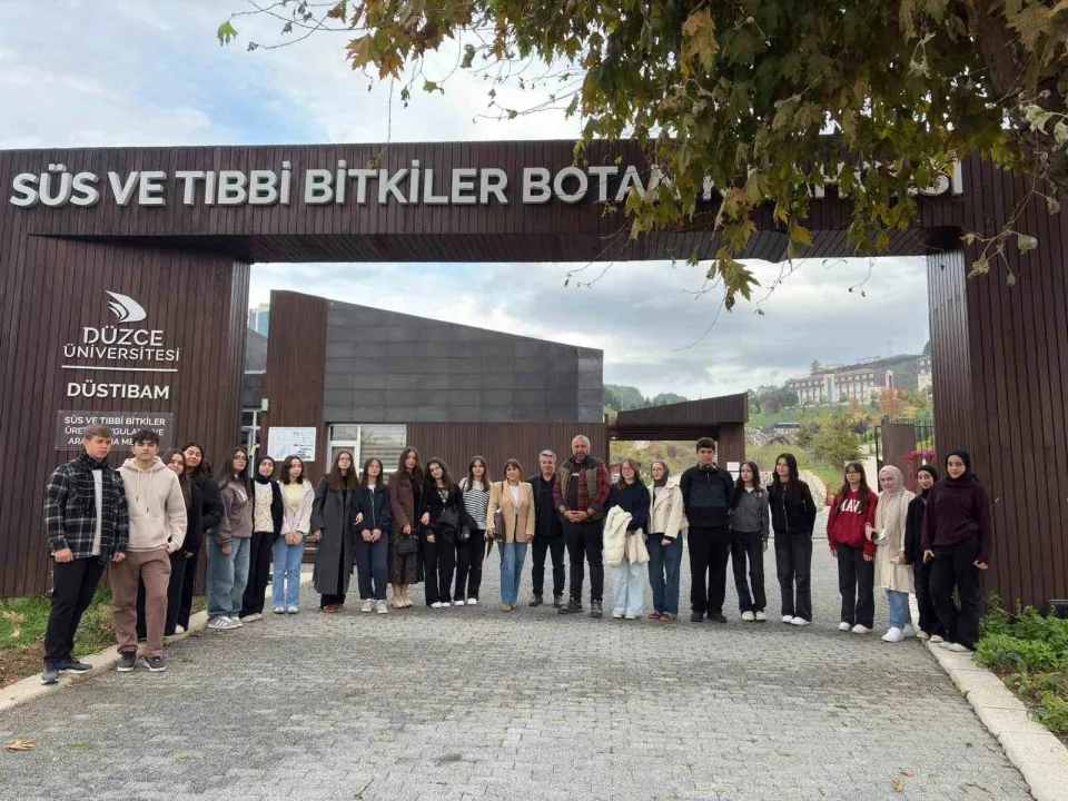Liseli gençler sonbahar renklerini keşfetti