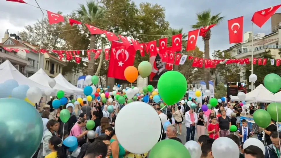 Lösemiyi yenen 11 yaşındaki Ali Demir, yüzlerce balonla karşılandı