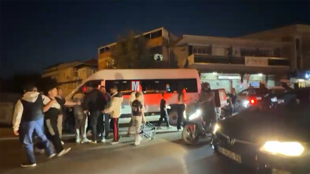 Markette başlayan tartışma sokağa taştı! Sokak ortasında sille tokat kavga