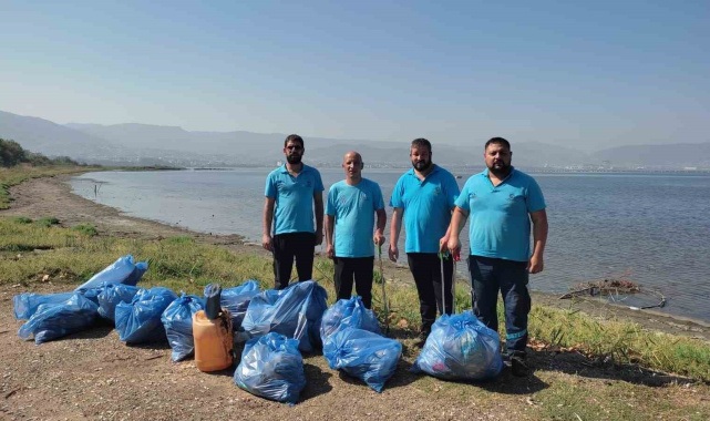 Mavi Takım ekiplerinden sahil temizliği