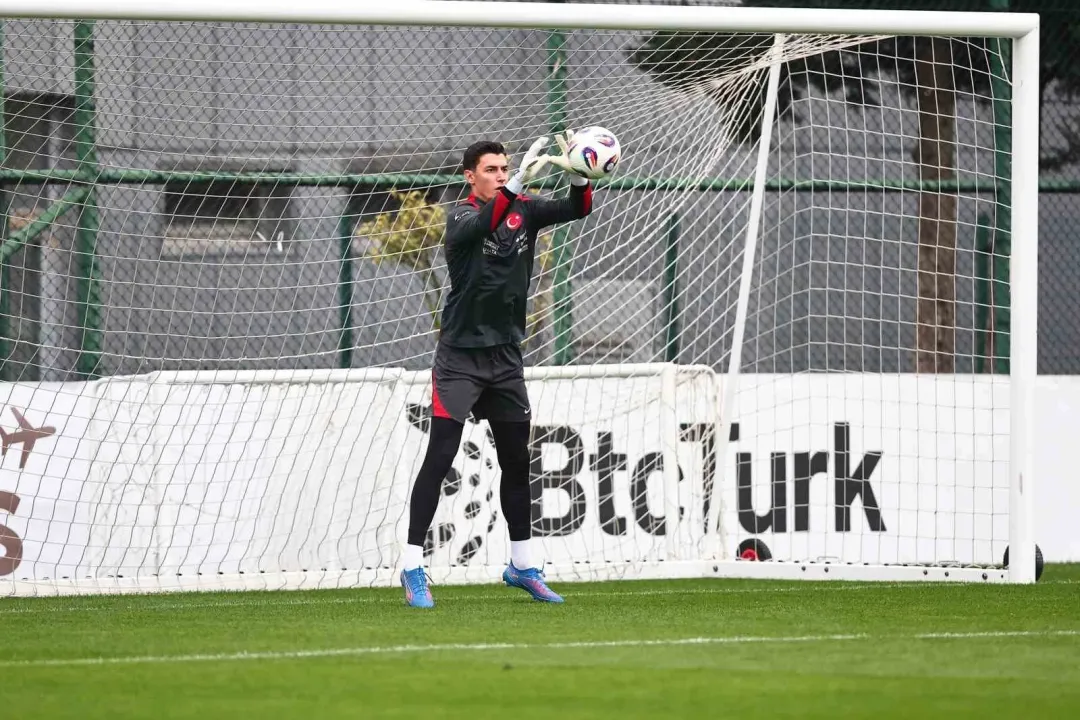 Milli kaleci Berke Özer, kamptan izinsiz ayrıldı!