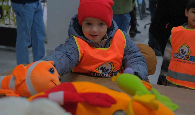 Minik ellerden, büyük destek eli