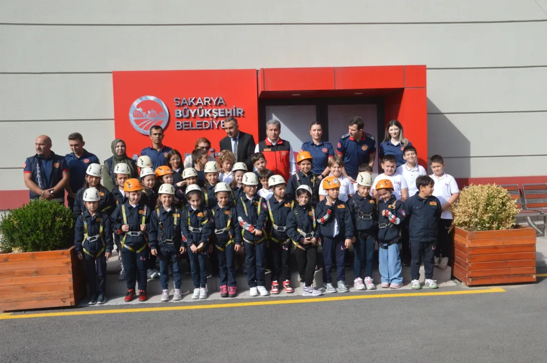 Minik yürekler afetlere karşı simülasyonla bilinçlendirildi