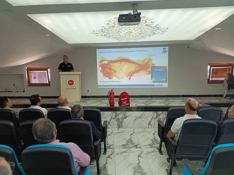 Müftülük personeli ve muhtarlara afet eğitimi