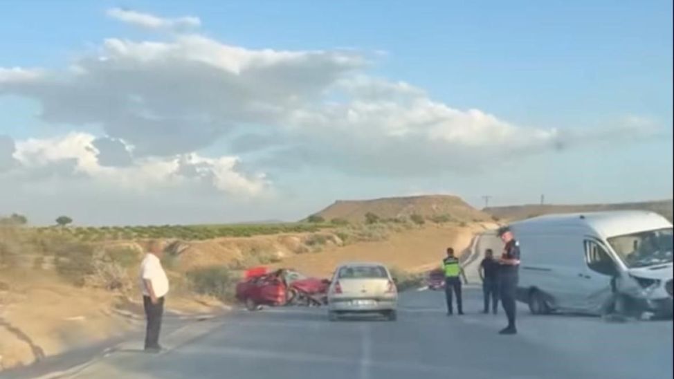 Nevşehir'de otomobil ile minibüs kafa kafaya çarpıştı: 1 ölü, 2 yaralı