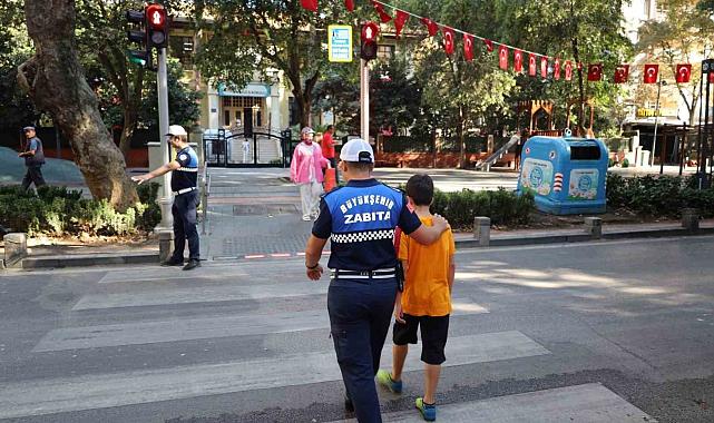 Okula başlayan öğrenciler için zabıtalar görevde