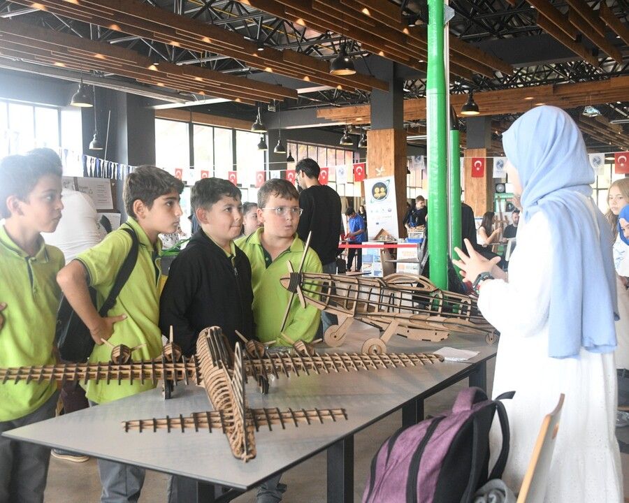 Ortaokul ve Lise Öğrencileri SAU’de Deneylerle Bilimi Keşfetti