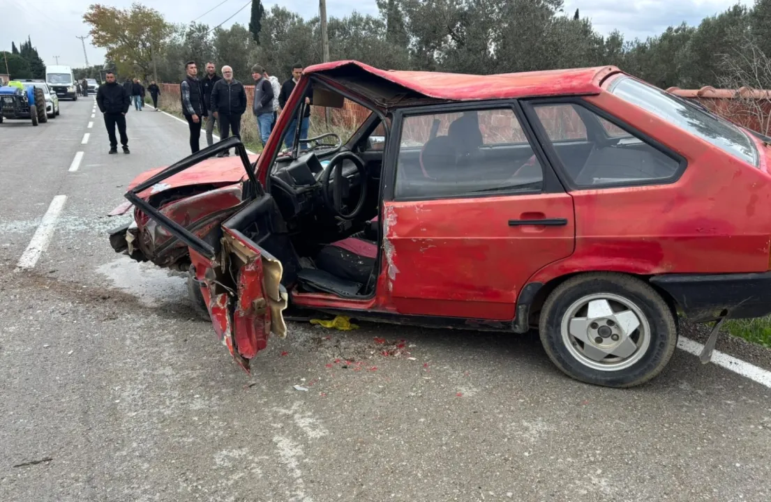 Otomobil ile hafif ticari aracın çarpıştı: 3 kişi yaralı