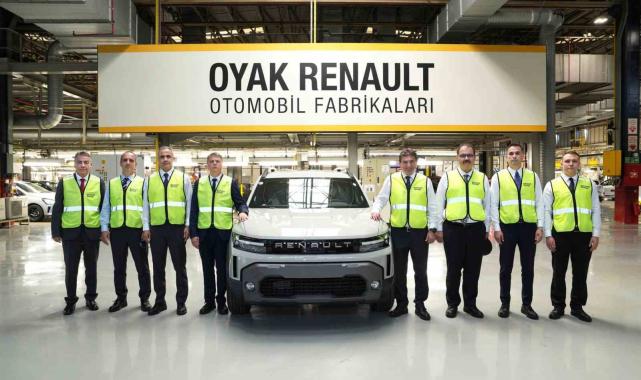 OYAK Genel Müdürü Murat Yalçıntaş, Renault'nun Bursa üssünde üretim hattını inceledi
