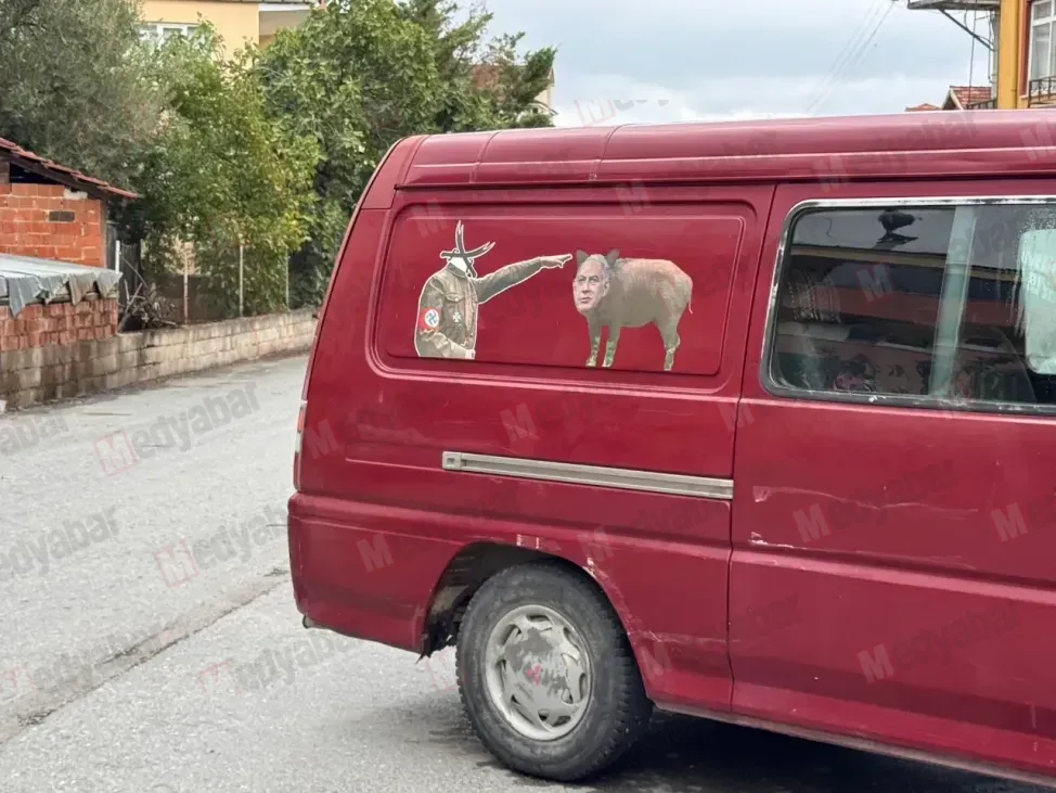 Pamukova’da vatandaştan İsrail’e sert tepki: Aracına yapıştırdığı görseller ilçede gündem oldu!