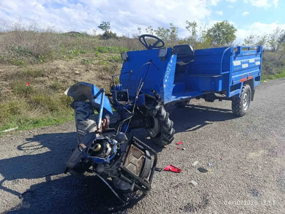 Pat pat ile motosiklet kafa kafaya çarpıştı: 2 yaralı