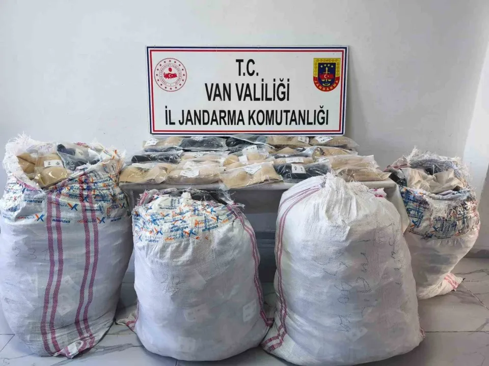 Piyasa değeri yaklaşık 1 milyon 50 bin TL olan kaçak malzeme ele geçirildi
