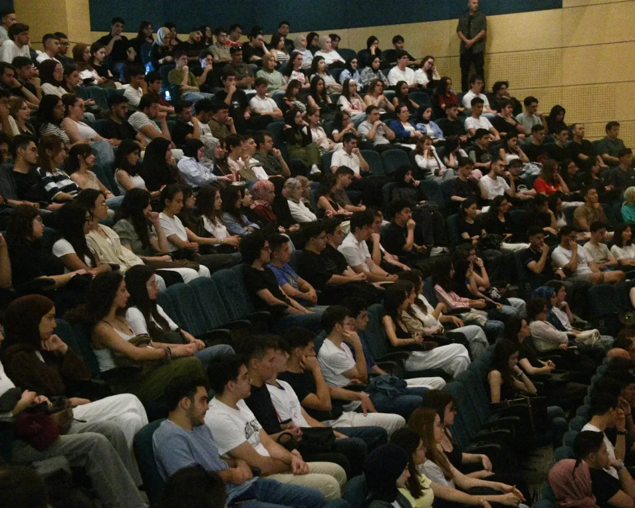 Rektör Hamza Al SAÜ'ye yeni gelen öğrencilerle buluştu, "Eğitim dört duvarın ötesinde"