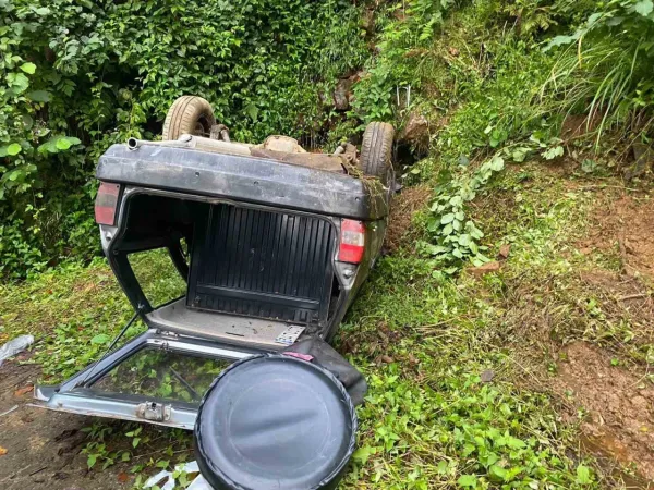 Rize’de freni patlayan araç takla attı: 3 yaralı