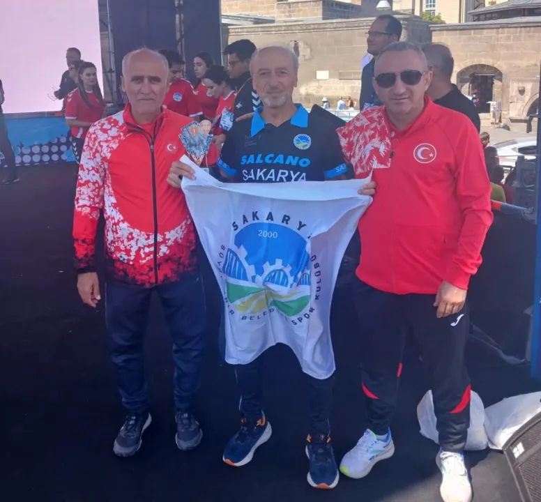 Sakaryalı atletizm sporcuları Kayseri’den madalyalarla döndü