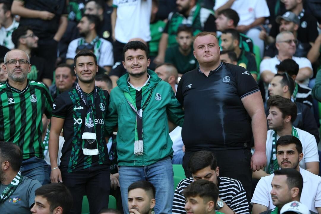 Sakaryaspor - Amedspor maçında tribünden fotoğraflar...