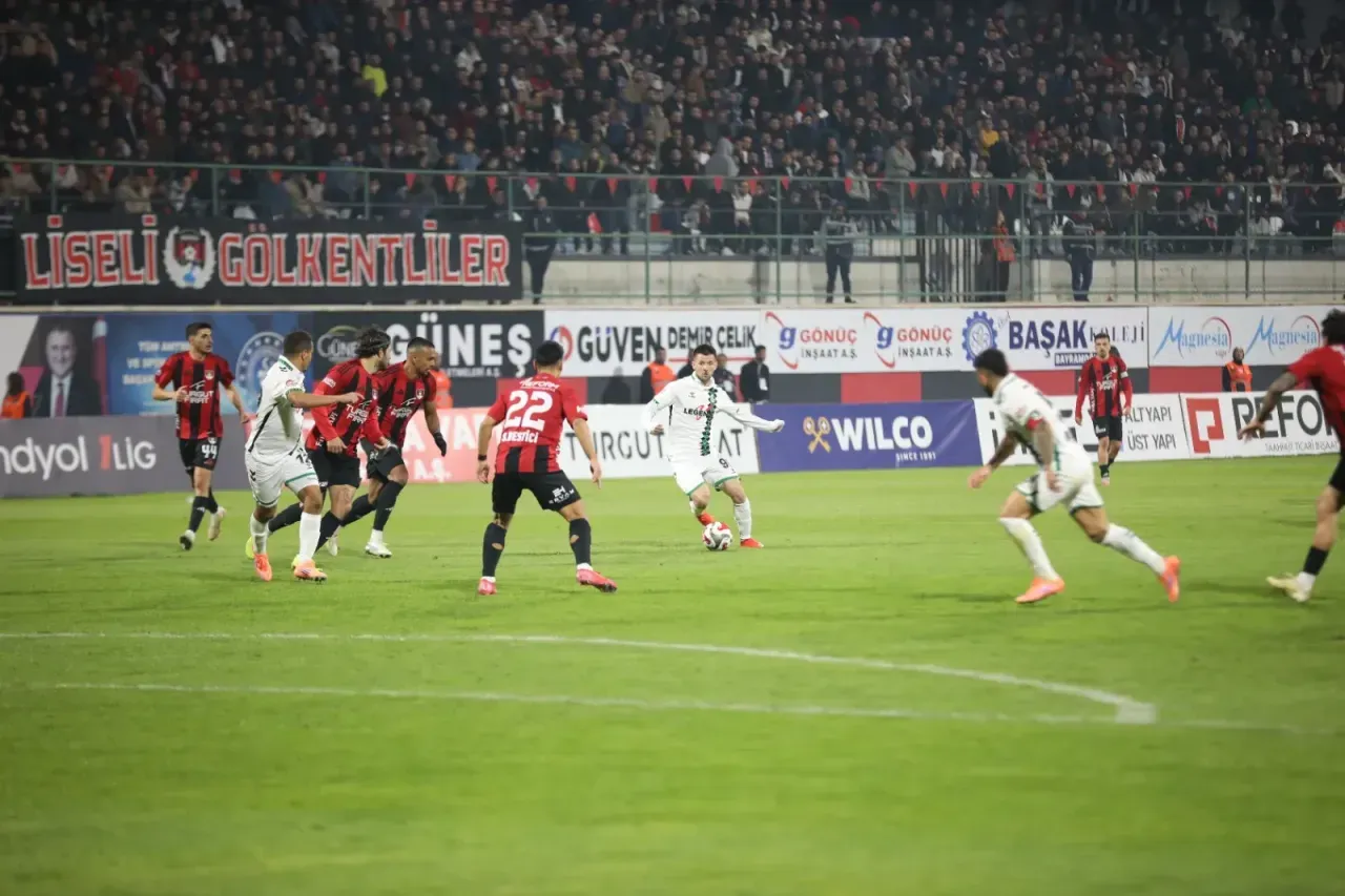 Sakaryaspor’dan Vanspor deplasmanında ırkçılık tepkisi! ''En hafif tabirle kınıyoruz!''