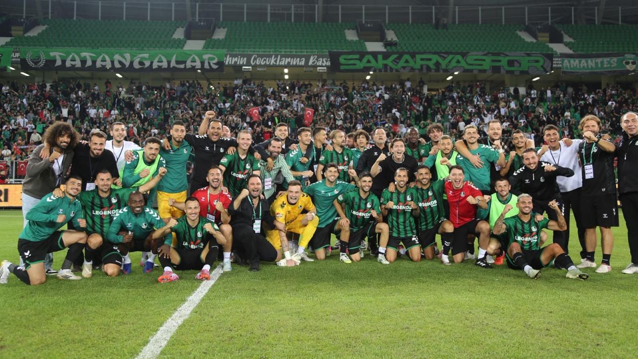 Sakaryaspor galibiyeti böyle kutladı!