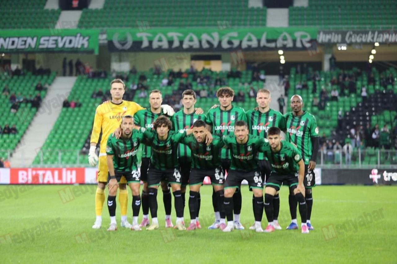 Sakaryaspor-Sivasspor karşılaşmasından objektife yansıyanlar