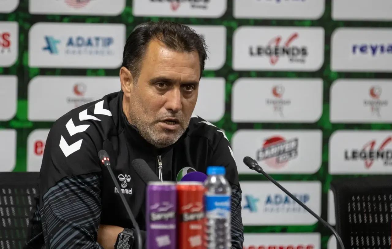 Sakaryaspor teknik direktörü Serhat Sütlü’den açıklama: “İstifamı sundum, görevime devam ediyorum”