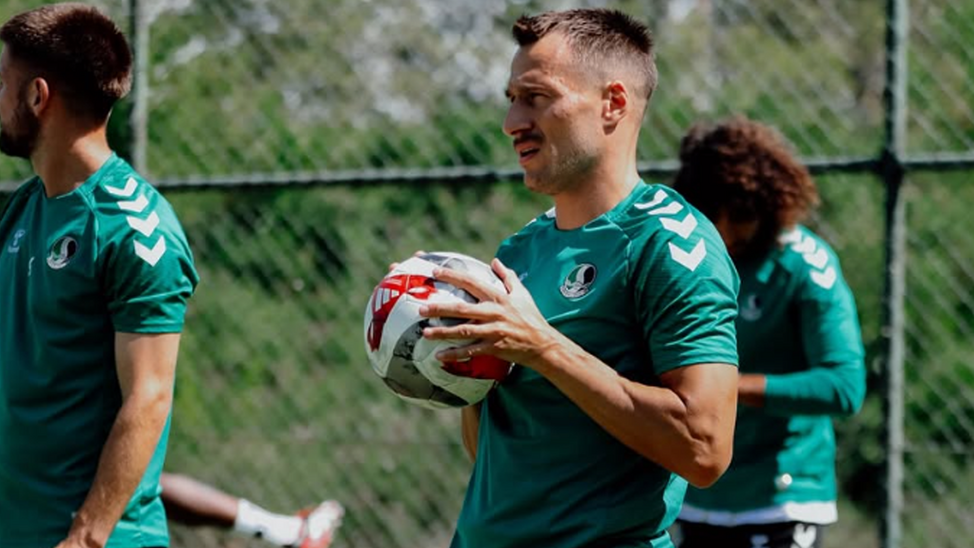 Sakaryaspor'un Erzurumspor maçı kamp kadrosu belli oldu! O isim kadroda yer almadı...