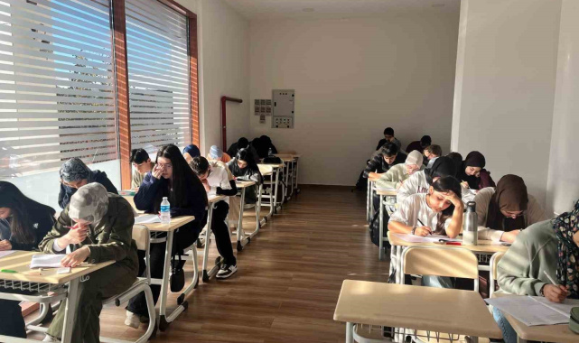 Sancaktepe Belediyesi'nden gençlere gerçeğini aratmayan TYT deneme sınavı