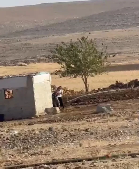 Şanlıurfa’da iki aile arasındaki silahlı çatışma kamerada