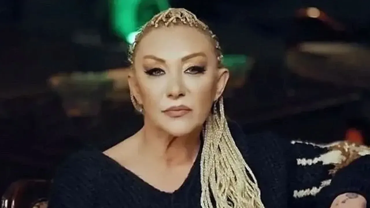 Şarkıcı Güllü evinin balkonundan düşerek hayatını kaybetti