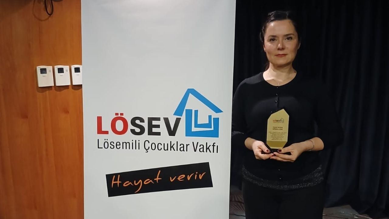 SAÜ’lü akademisyene Lösev’den ikinci kez gönüllülük ödülü