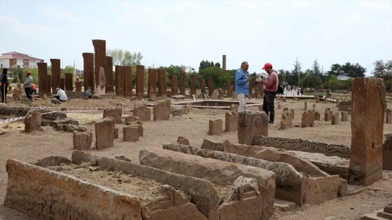 Selçuklu Meydan Mezarlığı'nda ortaya çıkarılan mezar sayısı 10 bini aştı