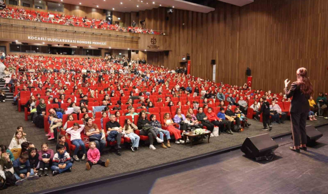Şermin Yaşar: "Türkçe'nin en orijinal hali köylerde"