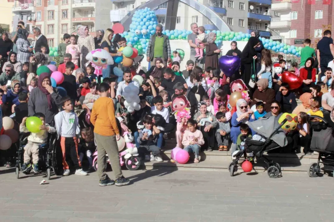 Siirt’te Aile Festivali’nde yüzlerce çocuk doyasıya eğlendi