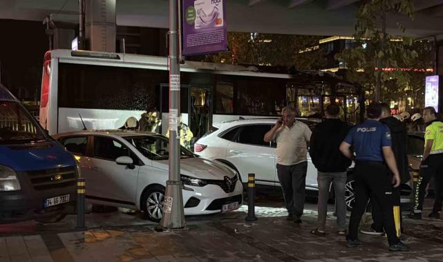 Şişli'de turistleri taşıyan tur otobüsü alev alev yandı