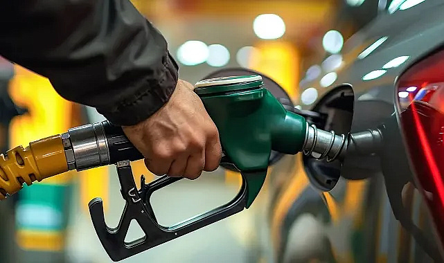 TABELA GECE YARISI DEĞİŞTİ: MOTORİN 56 TL’Yİ GEÇTİ