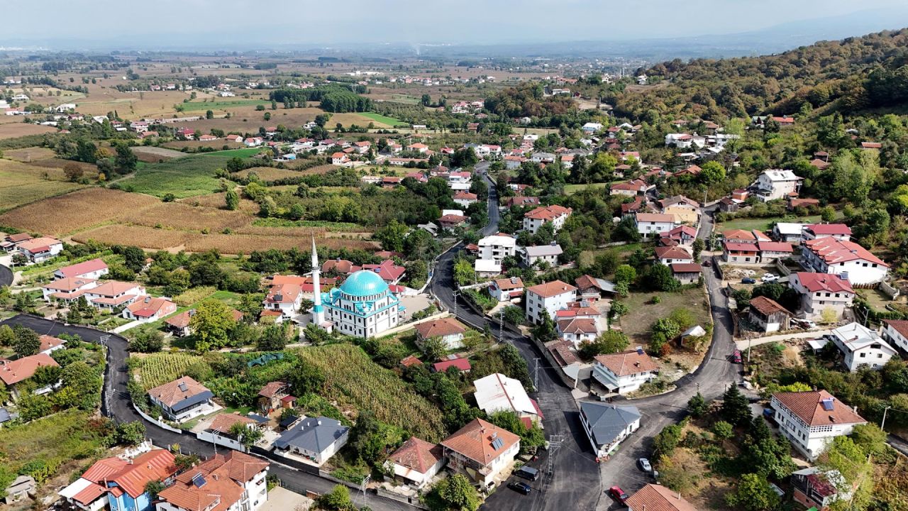 Tablo gibi işlenen yolları sevinçle karşıladılar